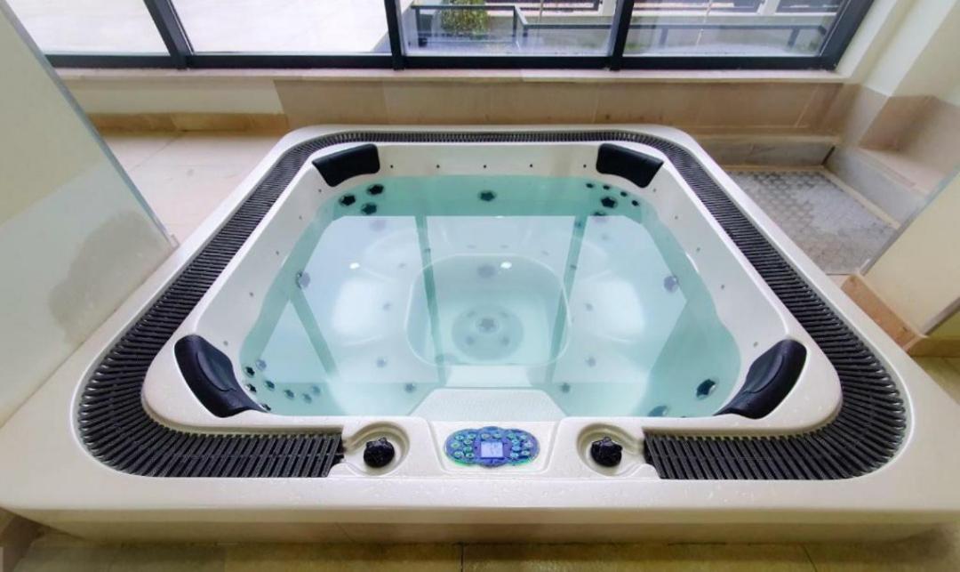 Luxury Suite Alezzi Beach Apartment Piscina Incalzita Sauna Jacuzzi Parking Năvodari Exteriér fotografie